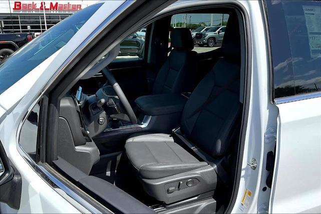 Photo of 2025 White GMC Sierra 1500