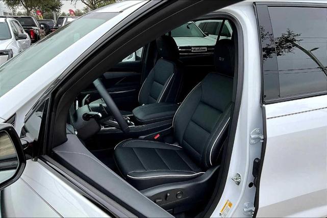 Photo of 2025 White Buick Enclave