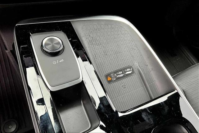 Photo of 2025 White Buick Enclave