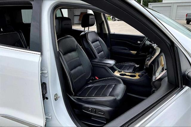 Photo of 2019 Summit White GMC Acadia