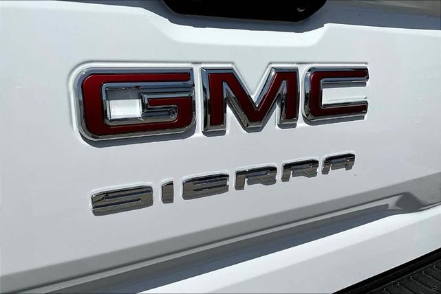 Photo of 2025 White GMC Sierra 1500
