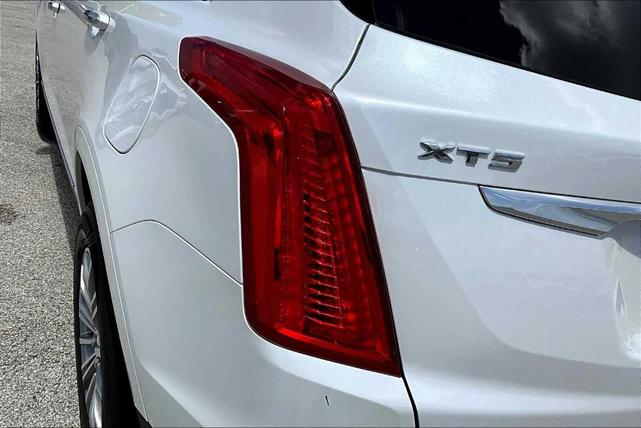 Photo of 2019 Crystal White Tri-Coat Cadillac XT5