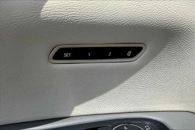 Photo of 2019 Crystal White Tri-Coat Cadillac XT5