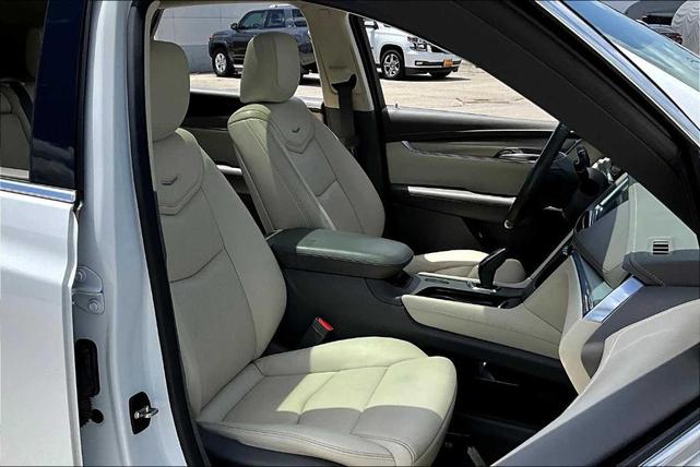 Photo of 2019 Crystal White Tri-Coat Cadillac XT5