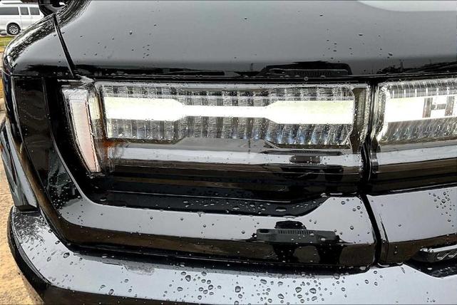 Photo of 2025 Black GMC HUMMER EV Pickup