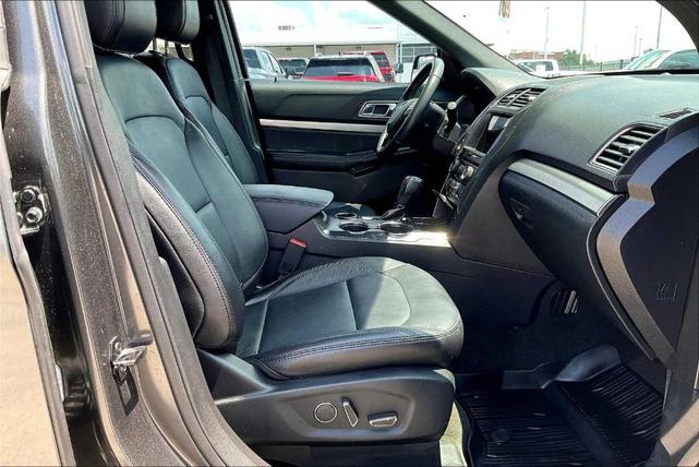 Photo of 2018 Shadow Black Ford Explorer