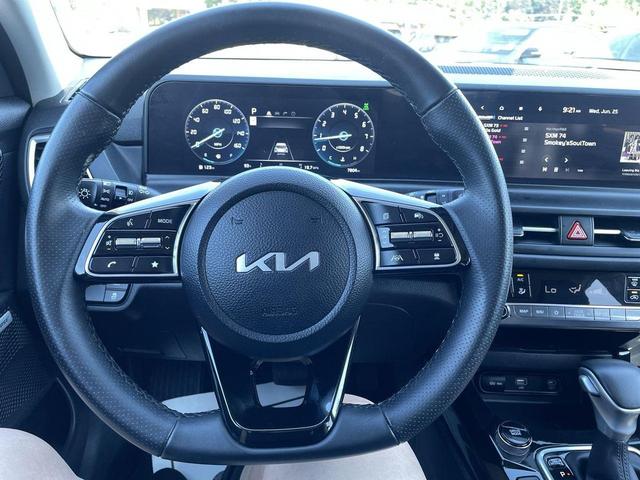 Photo of 2024 Fusion Black Kia Seltos