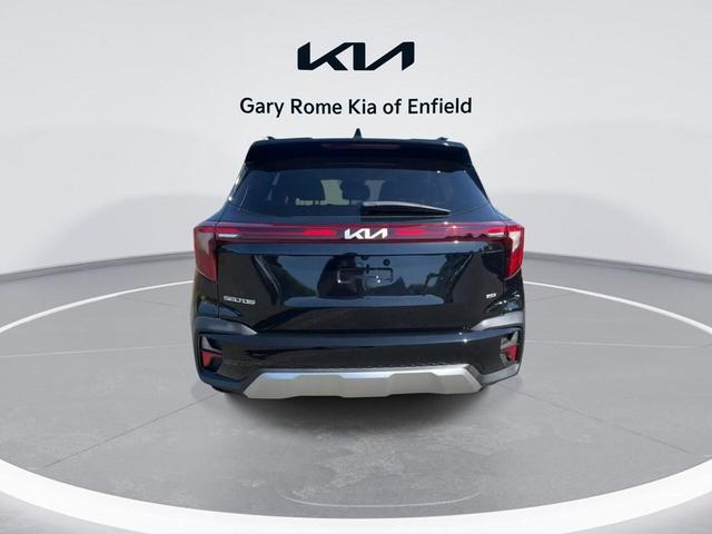 Photo of 2024 Fusion Black Kia Seltos