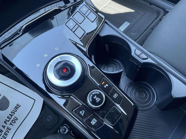 Photo of 2024 Snow White Pearl Kia Sportage Hybrid
