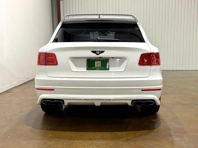 Photo of 2019 White Bentley Bentayga
