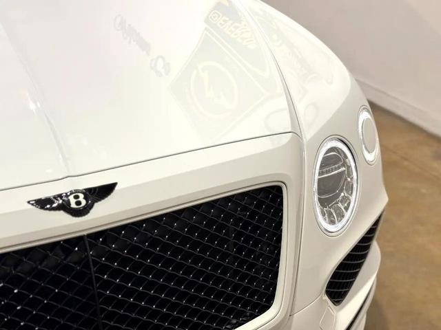 Photo of 2019 White Bentley Bentayga