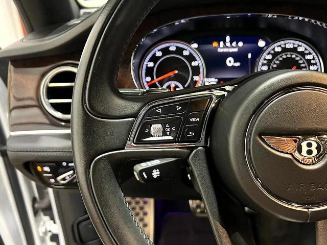 Photo of 2019 White Bentley Bentayga