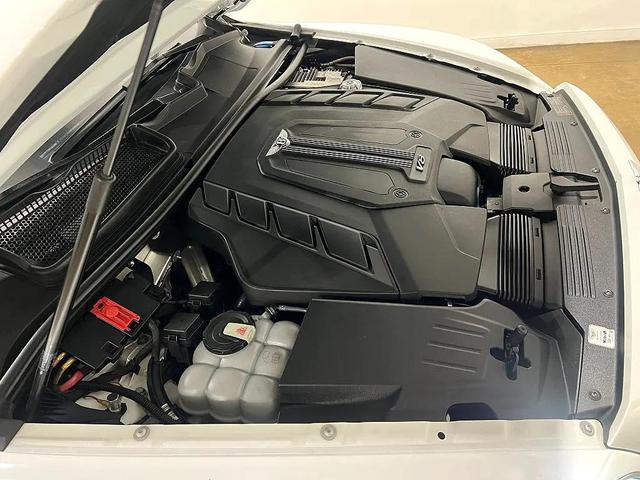 Photo of 2019 White Bentley Bentayga