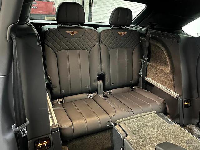 Photo of 2019 White Bentley Bentayga