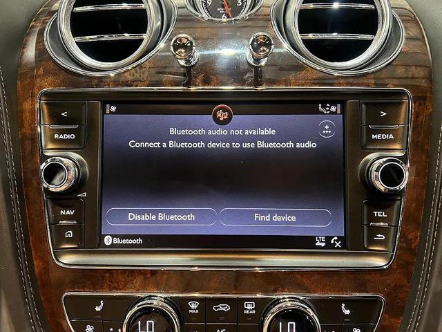 Photo of 2019 White Bentley Bentayga