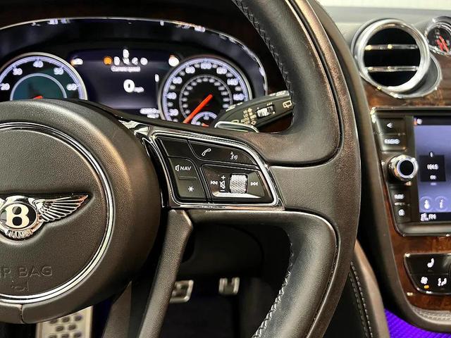 Photo of 2019 White Bentley Bentayga