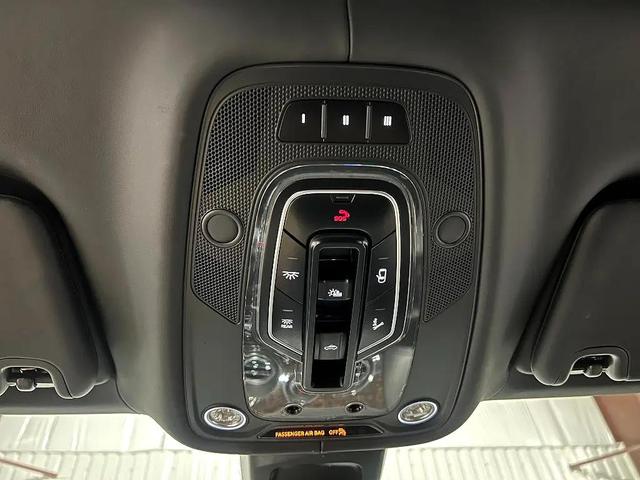 Photo of 2019 White Bentley Bentayga