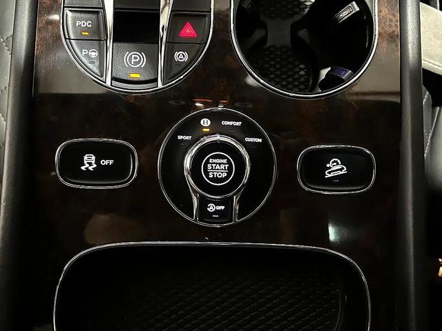 Photo of 2019 White Bentley Bentayga
