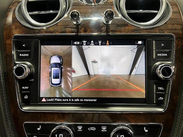 Photo of 2019 White Bentley Bentayga