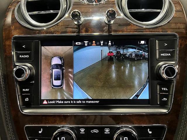 Photo of 2019 White Bentley Bentayga