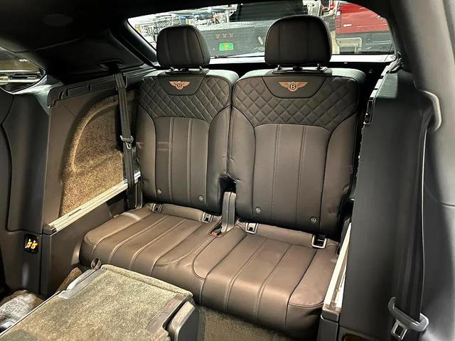 Photo of 2019 White Bentley Bentayga