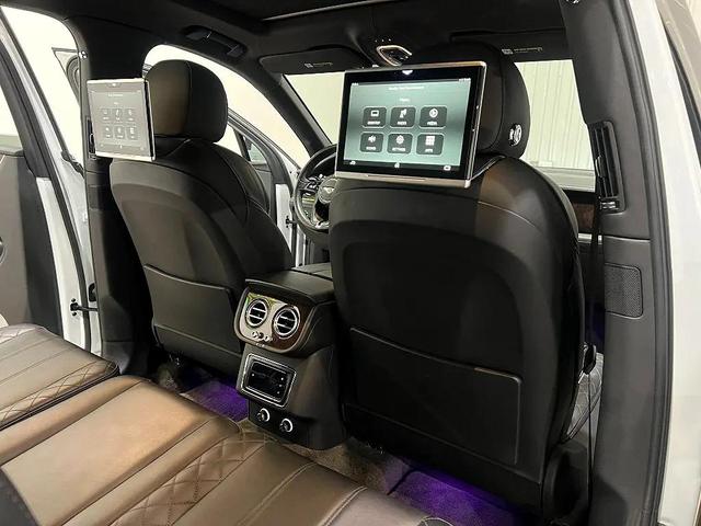 Photo of 2019 White Bentley Bentayga