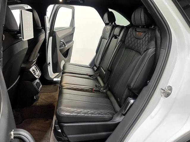 Photo of 2019 White Bentley Bentayga