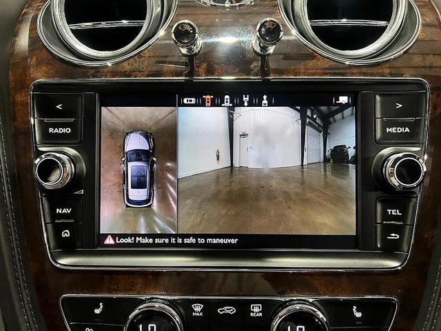 Photo of 2019 White Bentley Bentayga