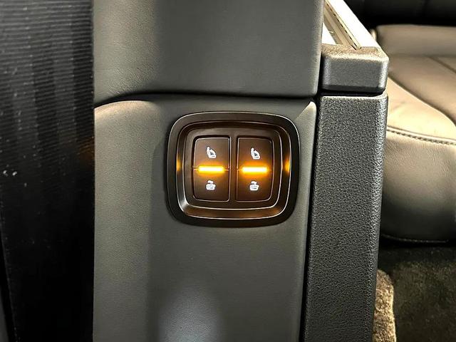Photo of 2019 White Bentley Bentayga