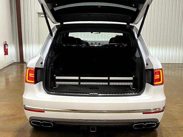Photo of 2019 White Bentley Bentayga