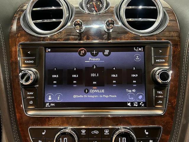 Photo of 2019 White Bentley Bentayga