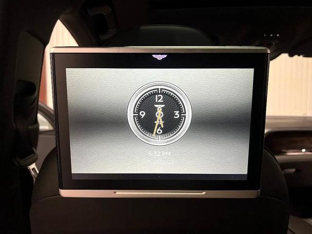 Photo of 2019 White Bentley Bentayga