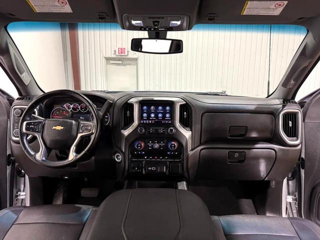 Photo of 2023 Silver Ice Metallic Chevrolet Silverado 3500