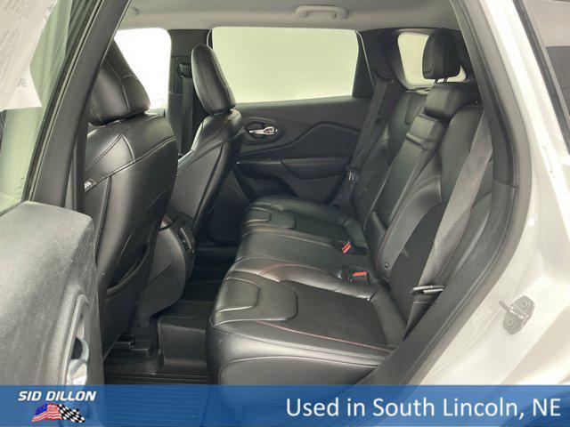 Photo of 2019 Bright White Clearcoat Jeep Cherokee