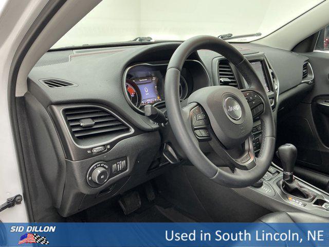 Photo of 2019 Bright White Clearcoat Jeep Cherokee