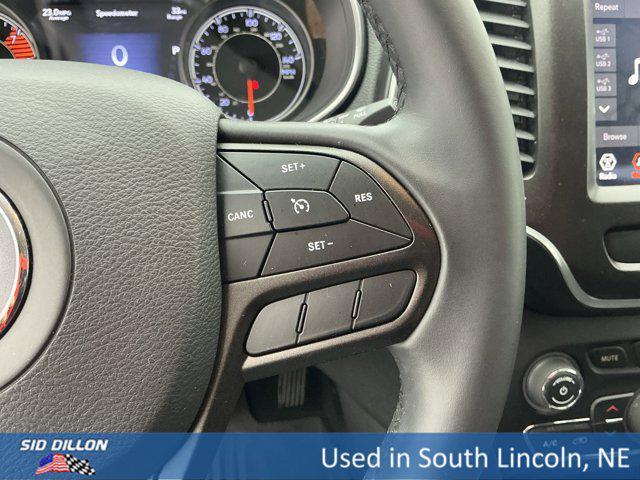 Photo of 2019 Bright White Clearcoat Jeep Cherokee