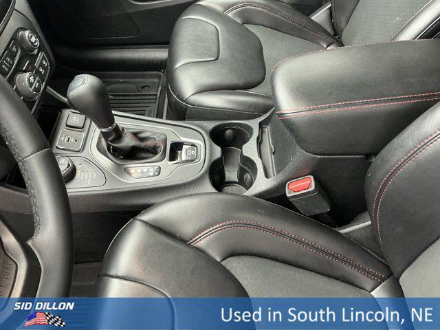 Photo of 2019 Bright White Clearcoat Jeep Cherokee
