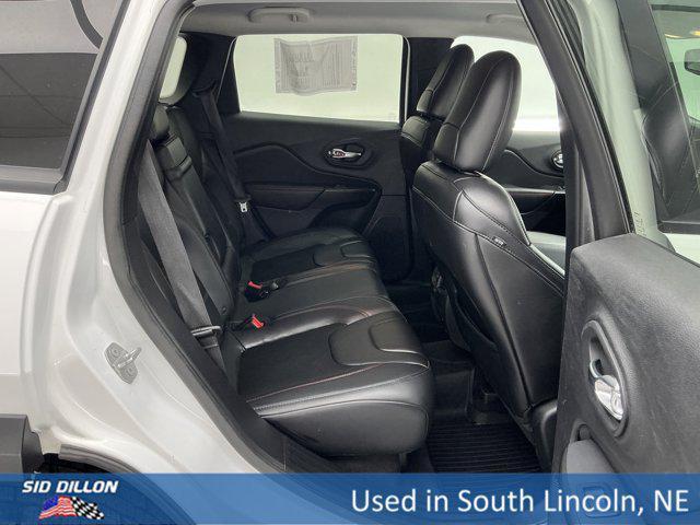 Photo of 2019 Bright White Clearcoat Jeep Cherokee