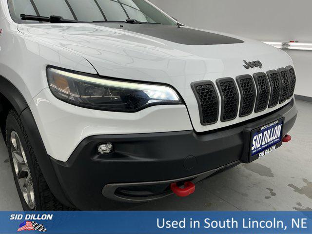 Photo of 2019 Bright White Clearcoat Jeep Cherokee