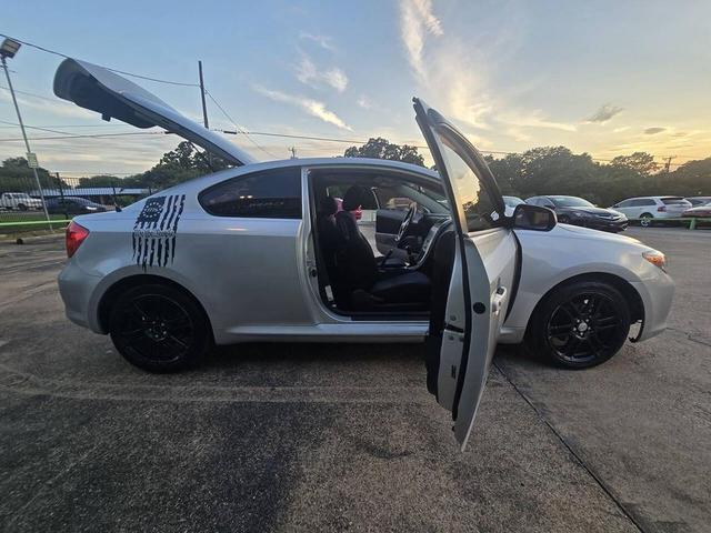 Photo of 2005 Silver Streak Mica Scion tC