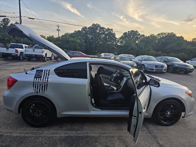 Photo of 2005 Silver Streak Mica Scion tC