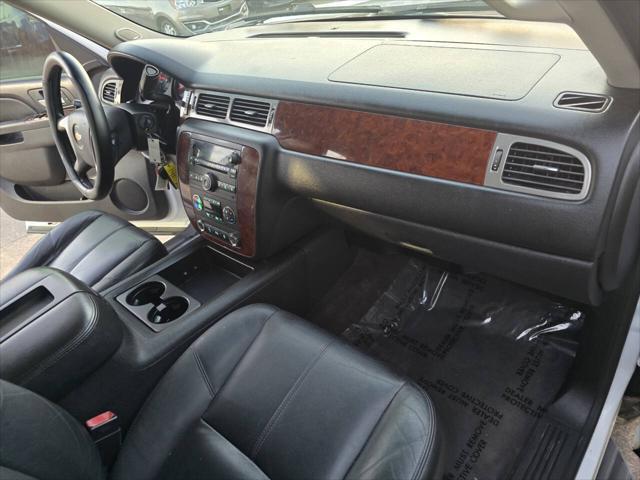 Photo of 2012 White Chevrolet Suburban
