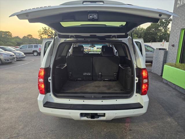 Photo of 2012 White Chevrolet Suburban