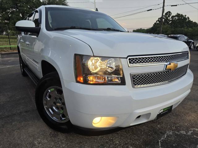 Photo of 2012 White Chevrolet Suburban