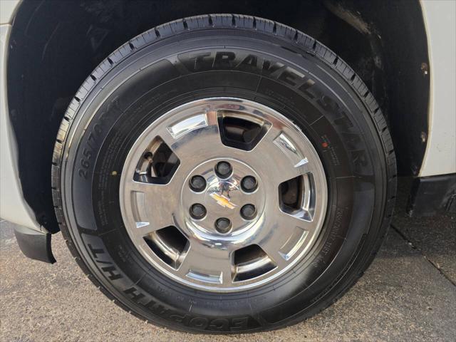 Photo of 2012 White Chevrolet Suburban