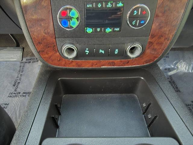 Photo of 2012 White Chevrolet Suburban