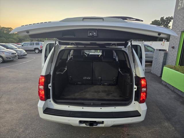 Photo of 2012 White Chevrolet Suburban