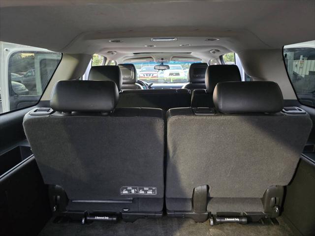 Photo of 2012 White Chevrolet Suburban