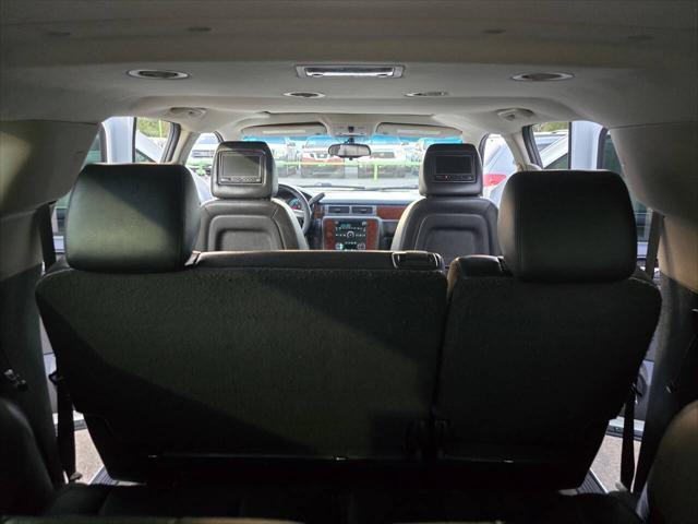 Photo of 2012 White Chevrolet Suburban