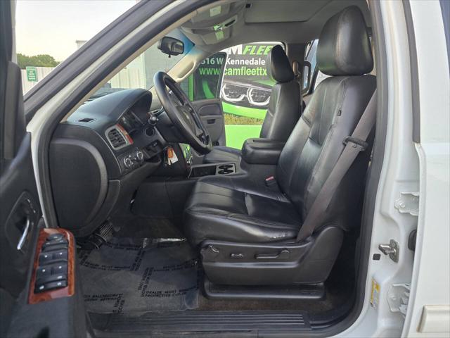 Photo of 2012 White Chevrolet Suburban